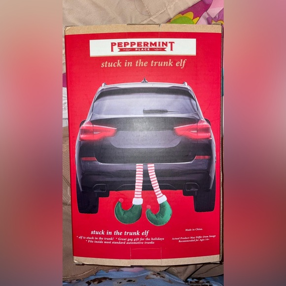 STUCK IN THE TRUCK ELF CHRISTMAS DECOR CAR - Picture 2 of 5